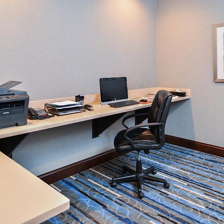 Holiday Inn Express Hotel & Suites York By Ihg Екстер'єр фото