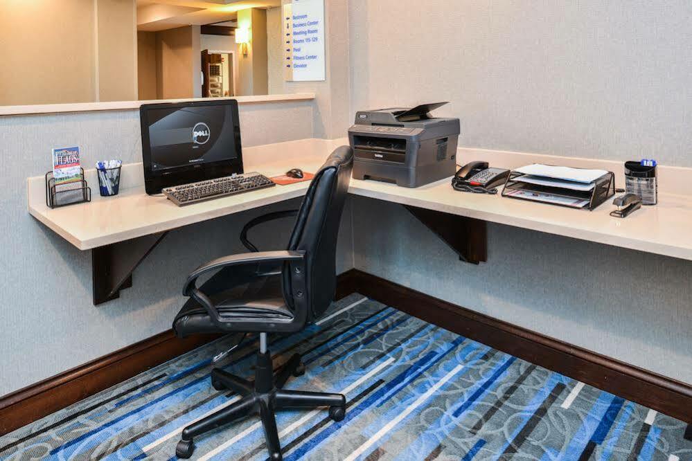 Holiday Inn Express Hotel & Suites York By Ihg Екстер'єр фото
